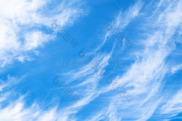 蓝色天和<strong>海浪</strong>的飞沫云采用夏下午