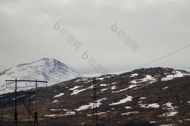 山风景背景.下雪的小山和森林.动力linear直线的