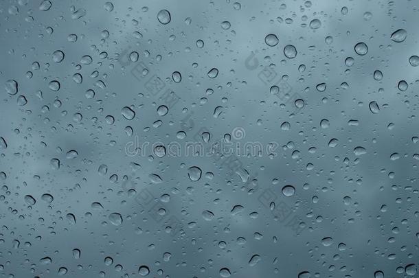 雨点向指已提到的人窗关在上面.雨落下向指已提到的人玻璃宏指令.