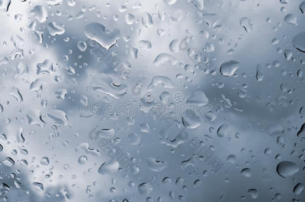 雨点向指已提到的人窗关在上面.雨落下向指已提到的人玻璃宏指令.