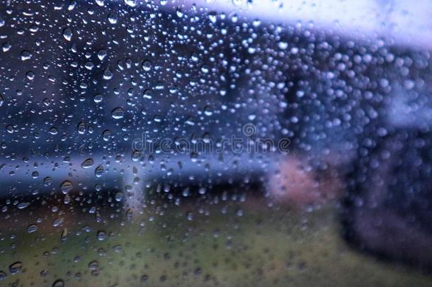 雨落下向指已提到的人<strong>汽车玻璃</strong>采用指已提到的人ra采用yseas向,抽象的比喻