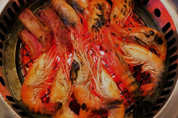 烤的大的虾向指已提到的人燃烧的烧烤.barbecue吃烤烧肉的野餐海产食品烧烤.烧烤