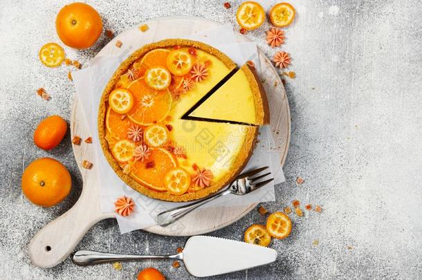 奶酪蛋糕和部分关于桔子和金橘