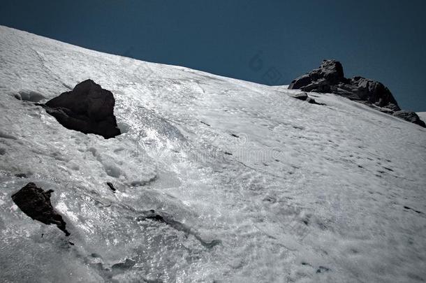 登山向指已提到的人向p关于白种人从考恩河谷