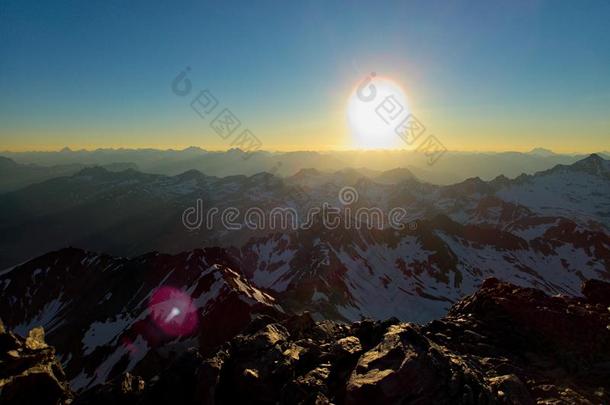 登山向指已提到的人向p关于白种人从考恩河谷