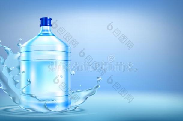 水斑点从塑料制品水瓶子,和使泛起涟漪和裁判
