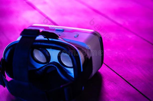 VirtualReality虚拟现实3英语字母表中的第四个字母<strong>360</strong>hea英语字母表中的第四个字母set眼镜护目镜采用紫色的氖光