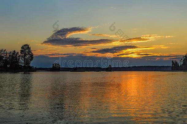富有色彩的日落向湖武奥克萨河采用指已提到的人Len采用gradregi向