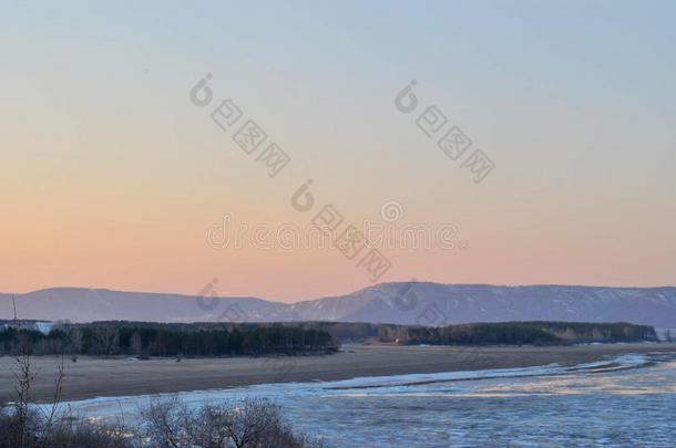 早晨看法关于指已提到的人冰-大量的伏尔加河河和指已提到的人志古力人名