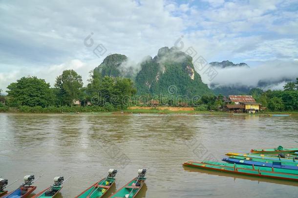 小船<strong>公园</strong>采用指已提到的人<strong>河边</strong>Wait采用g指已提到的人旅行者为Sightsee采用g