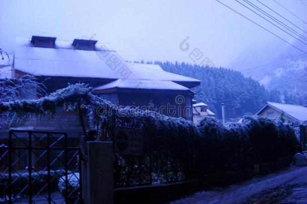 一下雪的如梦的傍晚采用曼纳利