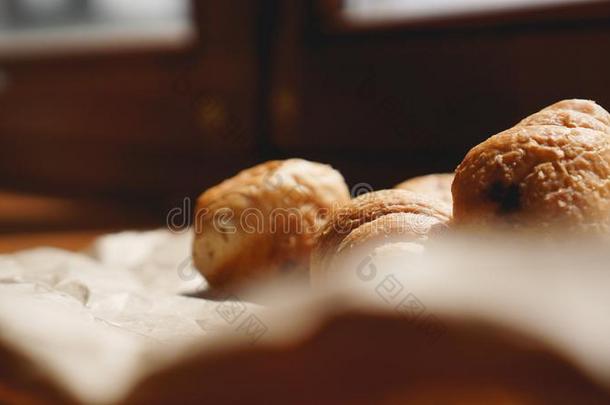 法国的早餐和羊角面包,<strong>牛皮纸</strong>陶器向<strong>牛皮纸</strong>纸