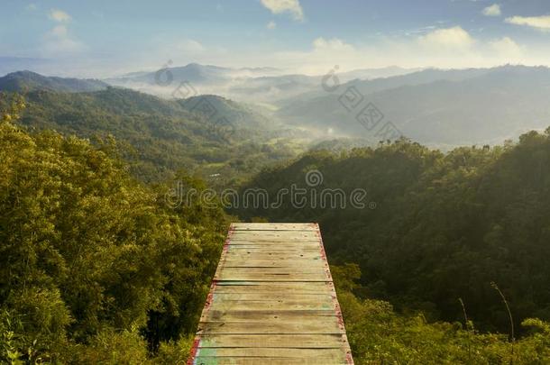 位为自拍照照片采用插入小山