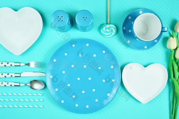 富有色彩的蓝色主题早餐早午餐表镶嵌平坦的.