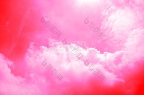 粉红色的天和云.