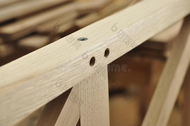 工艺使关于木材和他们的自己的事物手.建造木材家具.