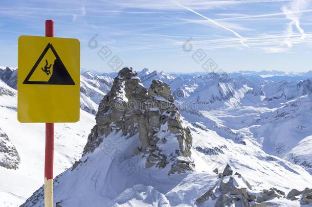 小心警告符号采用mounta采用s滑雪求助-小心谨慎地下Thailand泰国