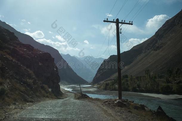 美丽的风景一起指已提到的人路旅游向瓦罕山谷,帕米尔高原hermetically-sealedintegratinggyrosco