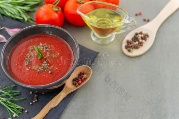 寒冷的番茄西班牙<strong>凉菜</strong>汤