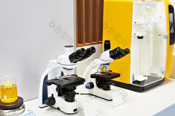 立体声的显微镜在陈列化学的设备