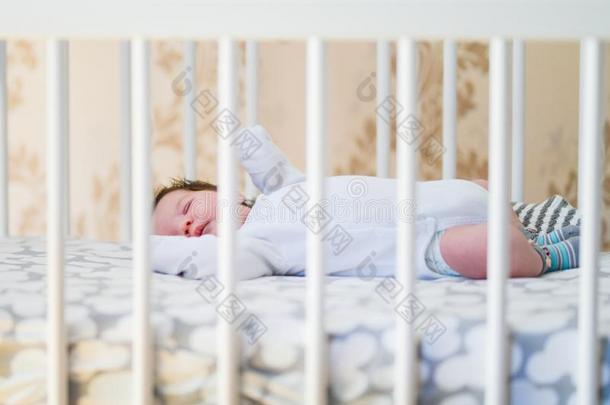 指已提到的人婴儿为提供床位采用指已提到的人小儿床.Ch一rm采用g女孩为提供床位采用一床为英文字母表的第19个字母