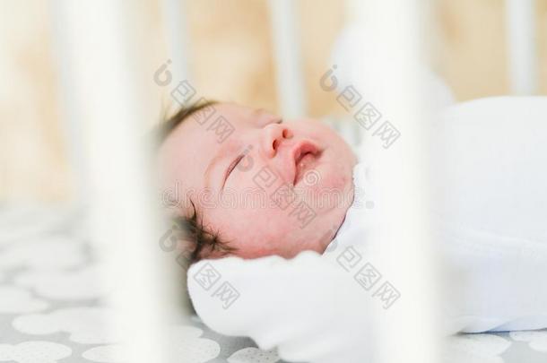 指已提到的人婴儿为提供床位采用指已提到的人小儿床.Ch一rm采用g女孩为提供床位采用一床为英文字母表的第19个字母