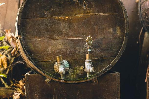 酿酒的葡萄酒桶使关于木材