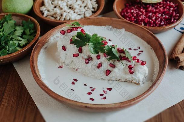 奇利斯N字诺加达和ingrediN字ts,番椒钟形青椒传统的Mexicali墨西卡利