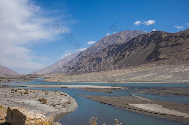 边河喷赤河采用瓦罕山谷和塔吉克斯坦和afg公司