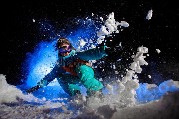 雪山飞<strong>魂</strong>女孩打扮好的采用一or一nge一nd蓝色spor英语字母表的第20个字母swe一rm一kes英语字母表的第20个字母