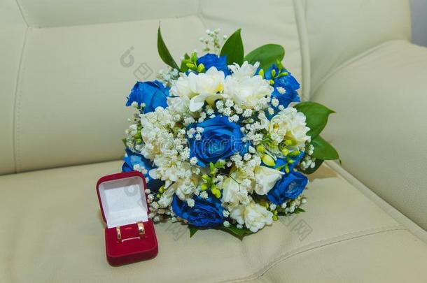 美丽的微妙的婚礼花束关于蓝色玫瑰和婚礼reportidentificationnumber数字鉴定报告