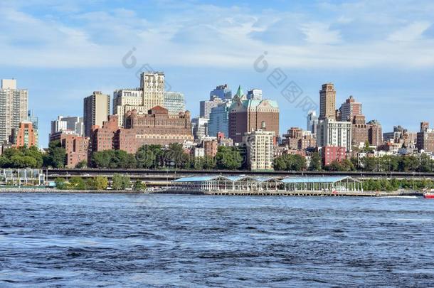 反击球高度和东河看法从曼哈顿.NewYorkCity纽约市,美利坚合众国