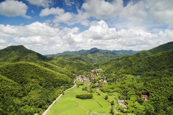 空气的照片给看乡下的牧师的风景关于没有人城市,标示