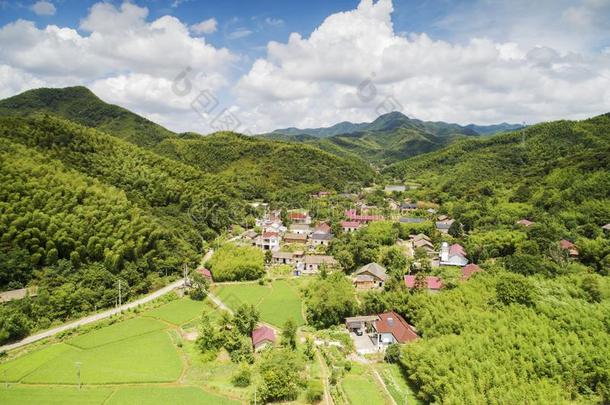 空气的照片给看乡下的牧师的风景关于没有人城市,标示