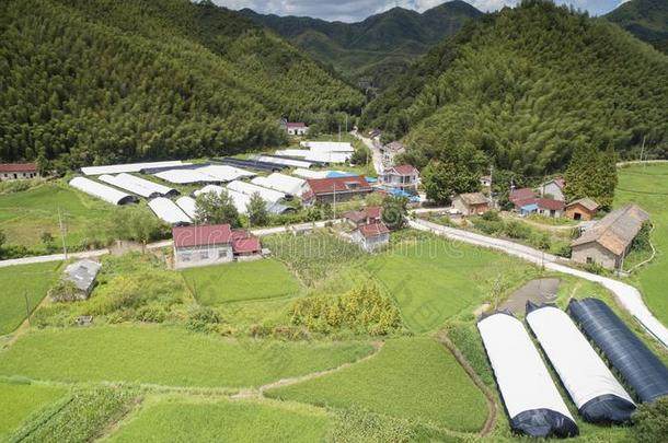 空气的照片给看乡下的牧师的风景关于没有人城市,标示