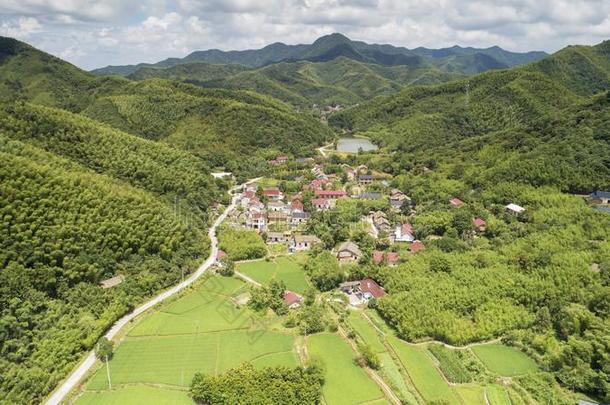 空气的照片给看乡下的牧师的风景关于没有人城市,标示