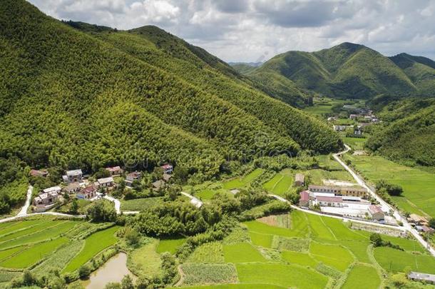 空气的照片给看乡下的牧师的风景关于没有人城市,标示