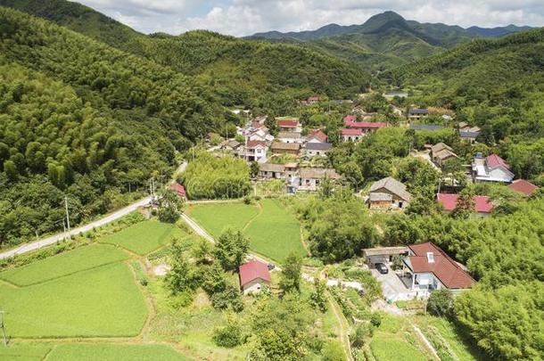 空气的照片给看乡下的牧师的风景关于没有人城市,标示