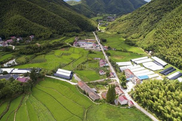 空气的照片给看乡下的牧师的风景关于没有人城市,标示