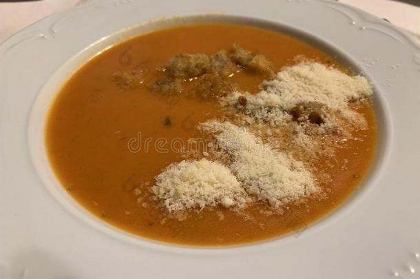 意大利人番茄浓汤或番茄乳霜汤-帕萨塔diameter直径pomod或o.