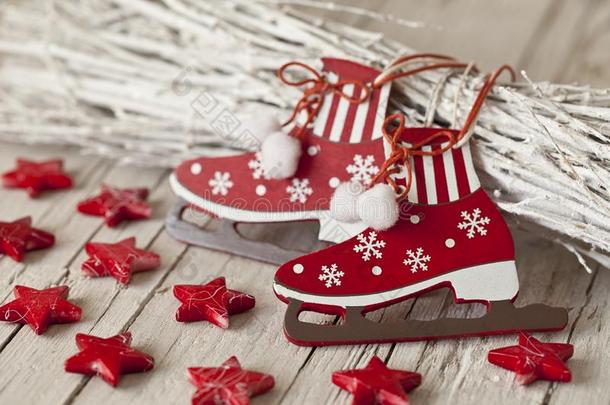 红色的白色的斯堪的纳维亚的方式圣诞节装饰