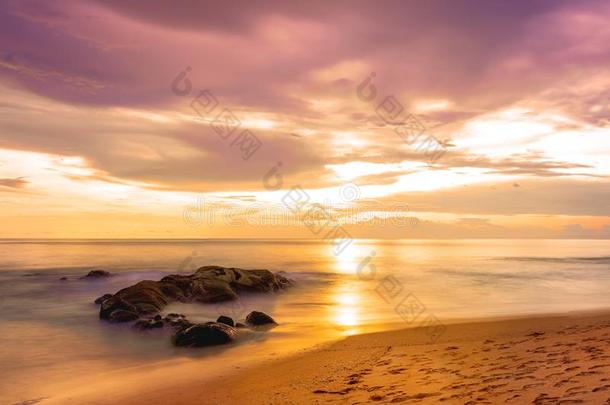美丽的看法天关于热带的海滩在日落.科拉克和艾拉来源于西班牙语地名