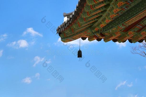 朝鲜人庙屋顶和钟