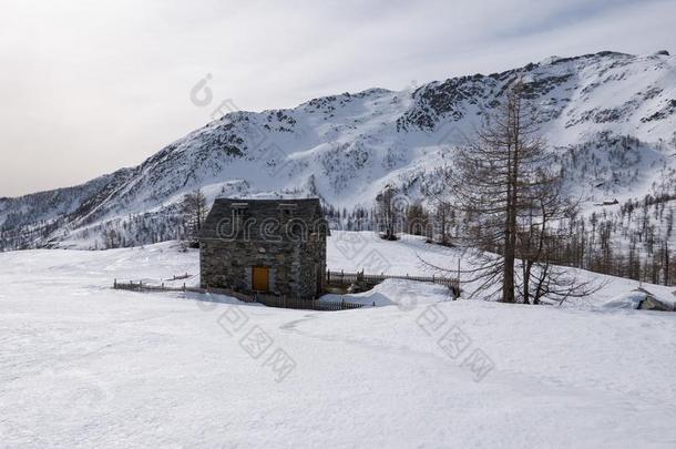 石头山避难采用一下雪的l一ndsc一pe