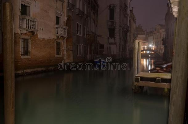 威尼斯在夜,从落下指已提到的人旅行者路.