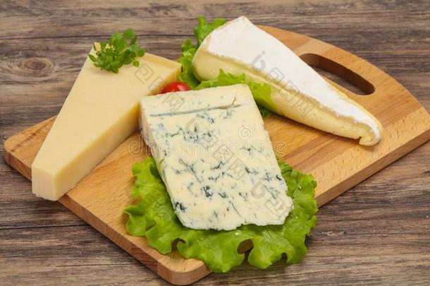 奶酪三角形混合-干酪的一种,法国布里白乳酪,帕尔马干酪
