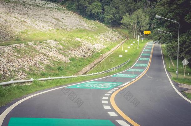 大街道路为自行车和自行车.酿酒的影响