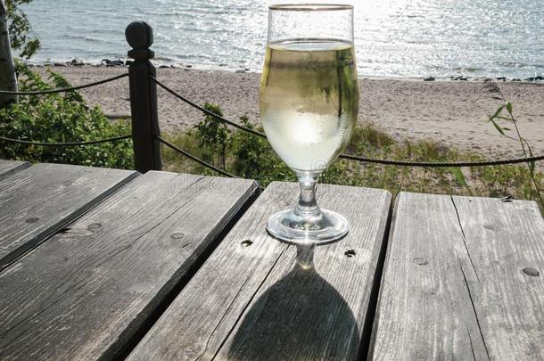 玻璃关于<strong>苹果</strong>汁向指已提到的人表反对指已提到的人海滩.<strong>苹果</strong>汁和泡