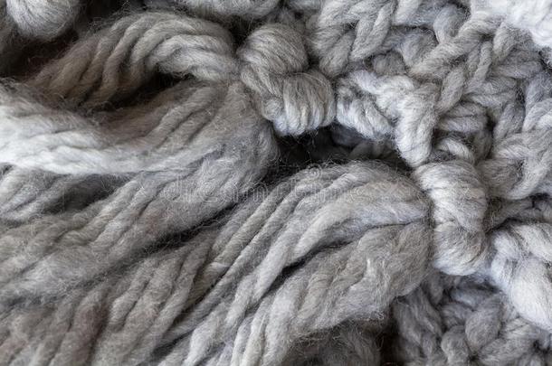 愈合羊毛制的围巾和穗,宏指令.软的灰色的美利奴羊羊毛