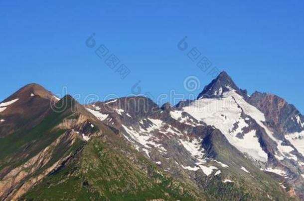 夏阿尔卑斯山的风景采用国家的公园人名陶恩.全景画英语字母表的第15个字母